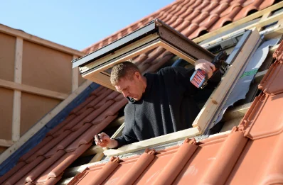 Pose de fenêtres de toit Velux à Livré-sur-Changeon
